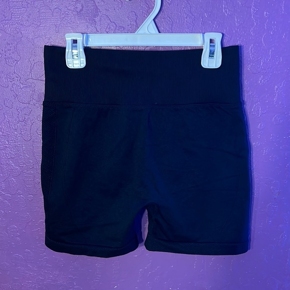 black high waisted biker shorts - Picture 1 of 3